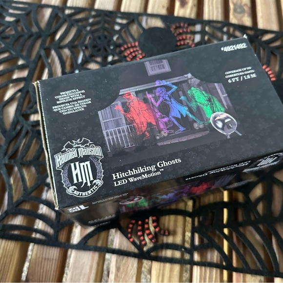 Haunted Mansion Disney's LED Wave Motion 2023 Projector Hitchhiking Ghosts Lowes - Picture 8 of 11
